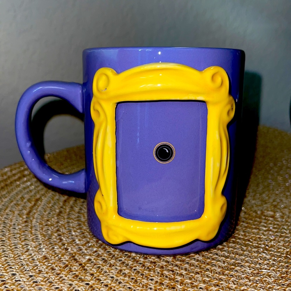Friends TV Series Peephole Frame Mug Best Friend Gift **BRAND NEW in the BOX**